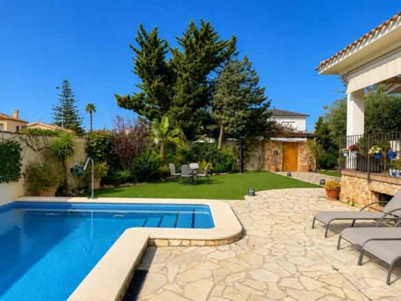 7-bedroom Villa In Orihuela Costa, Spain (450 M²)