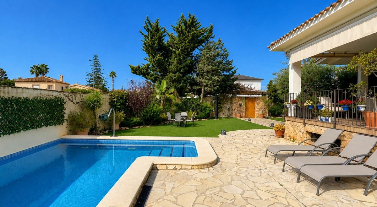 7-bedroom Villa In Orihuela Costa, Spain (450 M²)