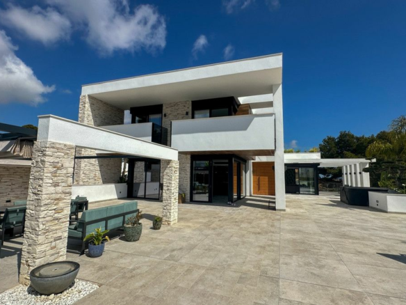 4-bedroom Villa In Orihuela Costa, Spain (527 M²)