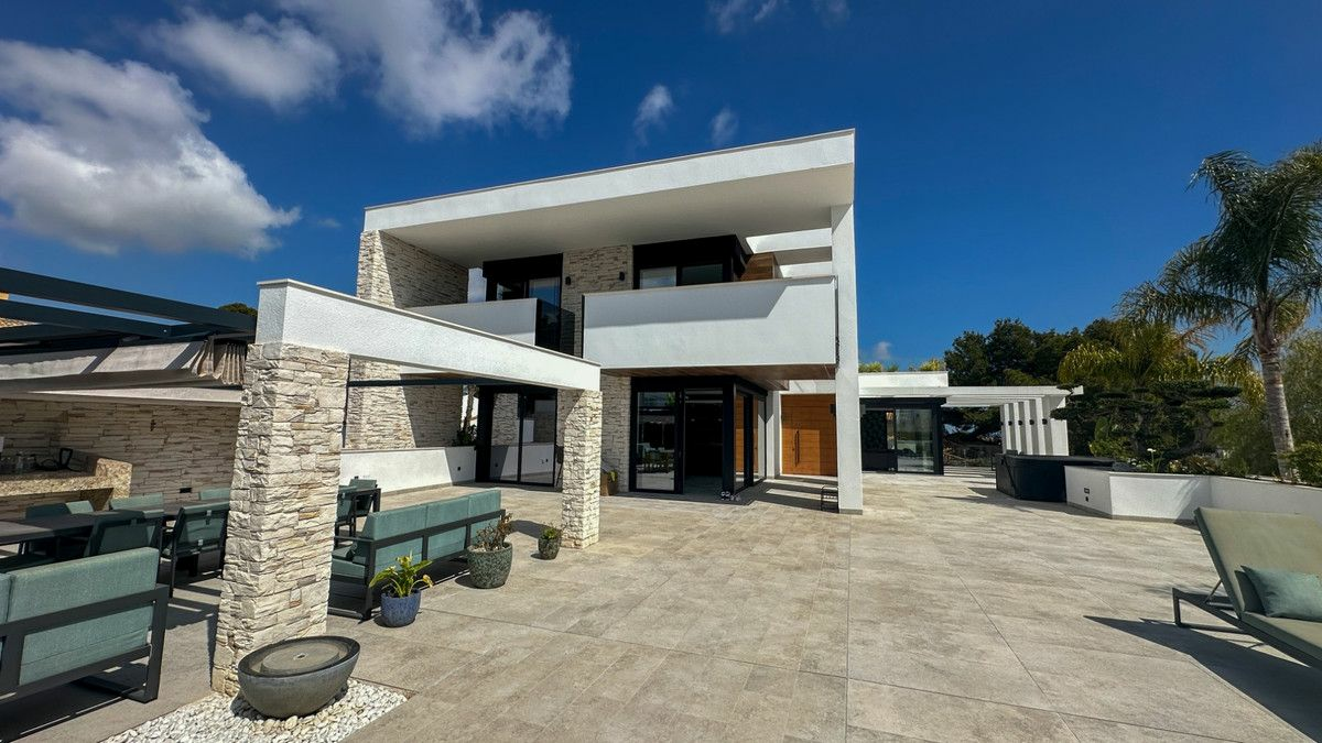 4-bedroom Villa In Orihuela Costa, Spain (527 M²)