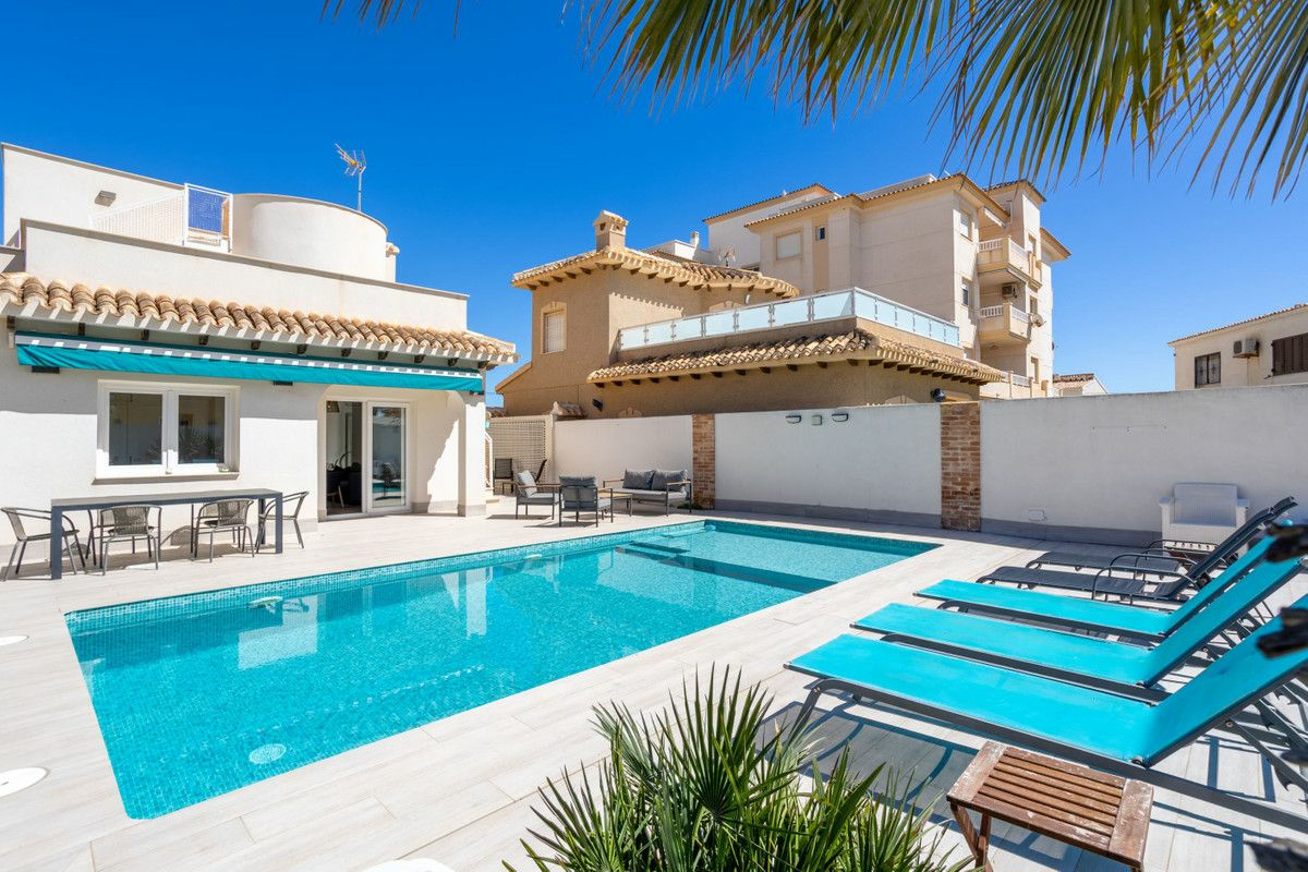 3-bedroom Villa In Orihuela Costa, Spain (94 M²)