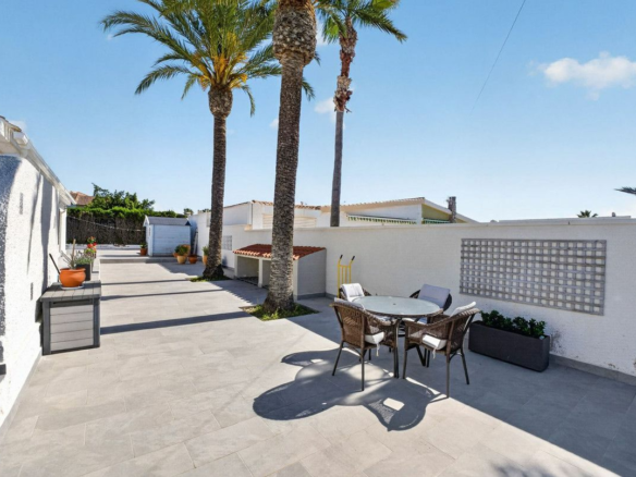 3-bedroom Villa In Torrevieja, Spain (76 M²)