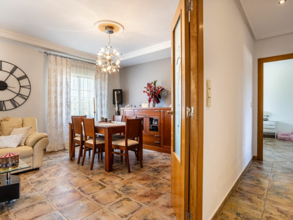 5-bedroom Villa In Villena, Spain (199 M²)