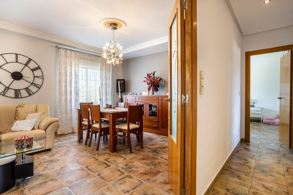 5-bedroom Villa In Villena, Spain (199 M²)