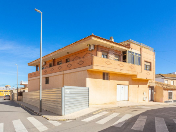 4-bedroom Villa In La Union, Spain (163 M²)