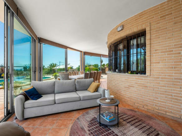 5-bedroom Country House In Crevillent, Spain (181 M²)
