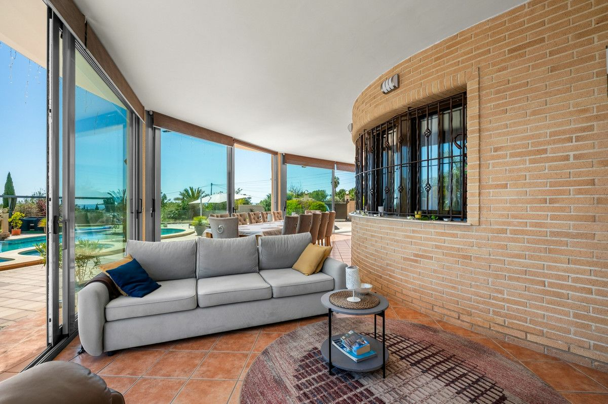 5-bedroom Country House In Crevillent, Spain (181 M²)