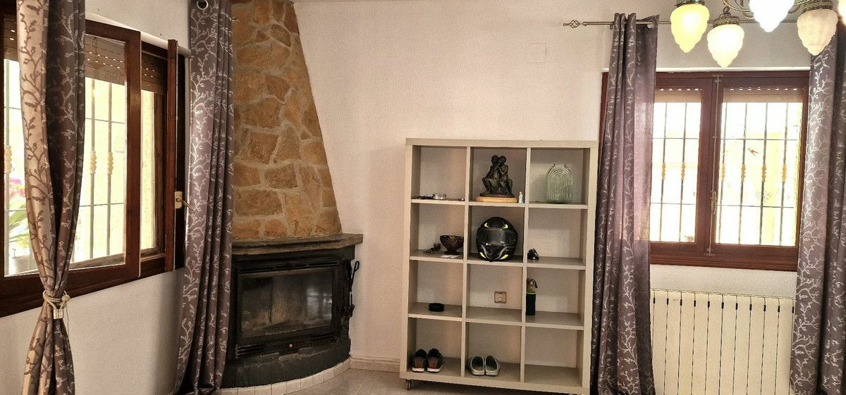 6-bedroom Villa In Orihuela, Spain (250 M²)