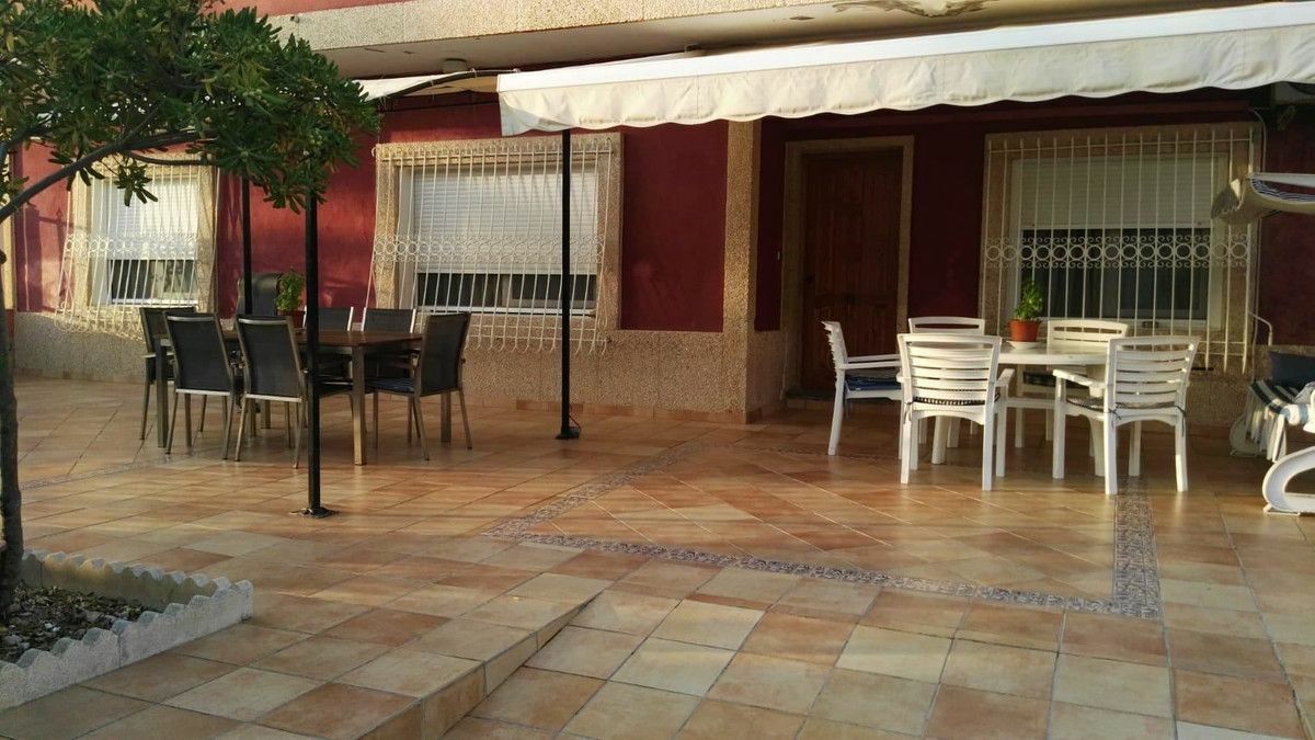 4-bedroom Apartment In Los Alcázares, Spain (145 M²)