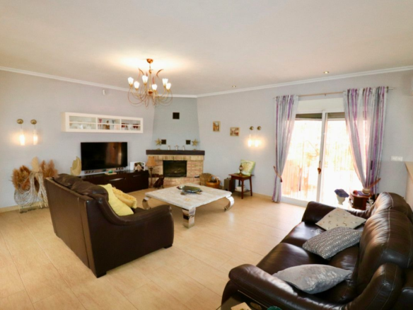 4-bedroom Villa In Albatera, Spain (198 M²)