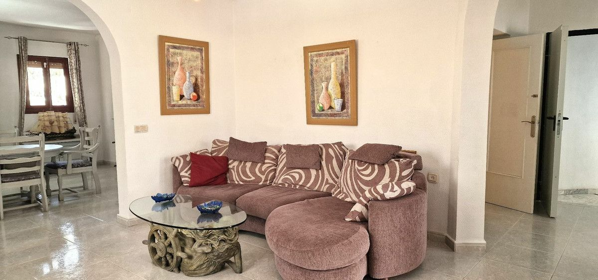 6-bedroom Villa In Orihuela, Spain (250 M²)