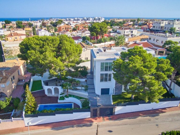 6-bedroom Villa In Orihuela Costa, Spain (286 M²)
