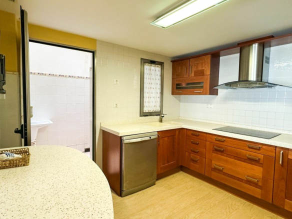 4-bedroom Apartment In Torrevieja, Spain (180 M²)