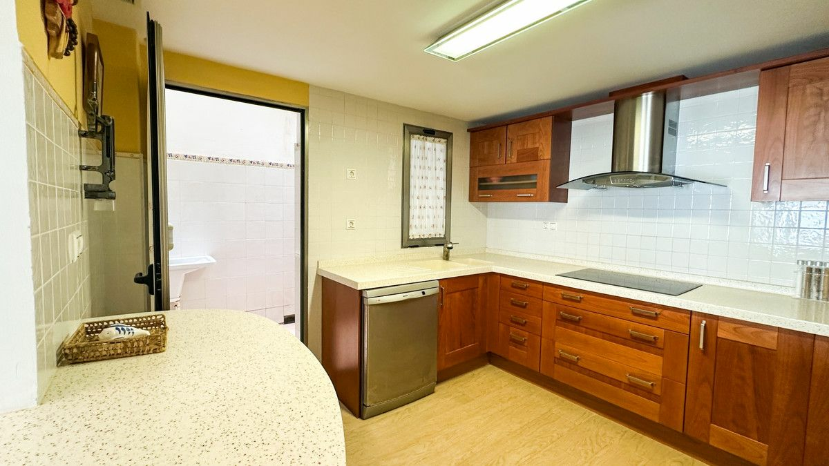 4-bedroom Apartment In Torrevieja, Spain (180 M²)