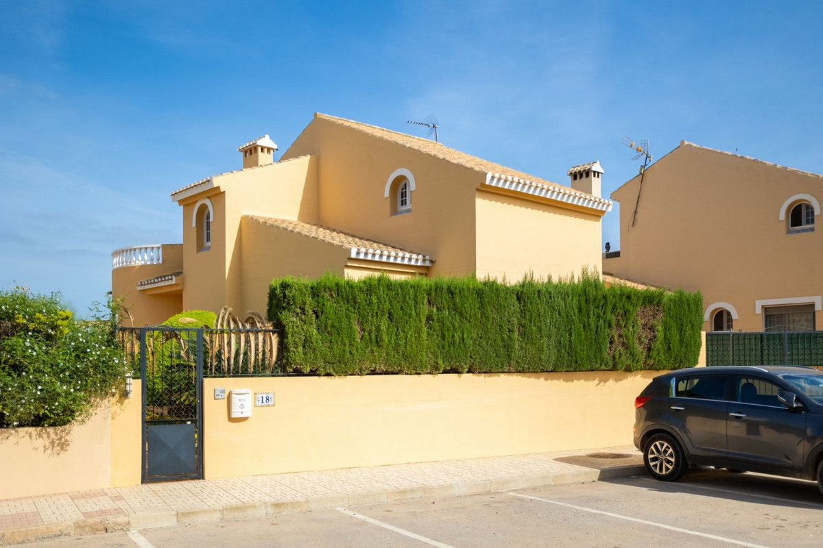 3-bedroom Villa In Cartagena, Spain (138 M²)