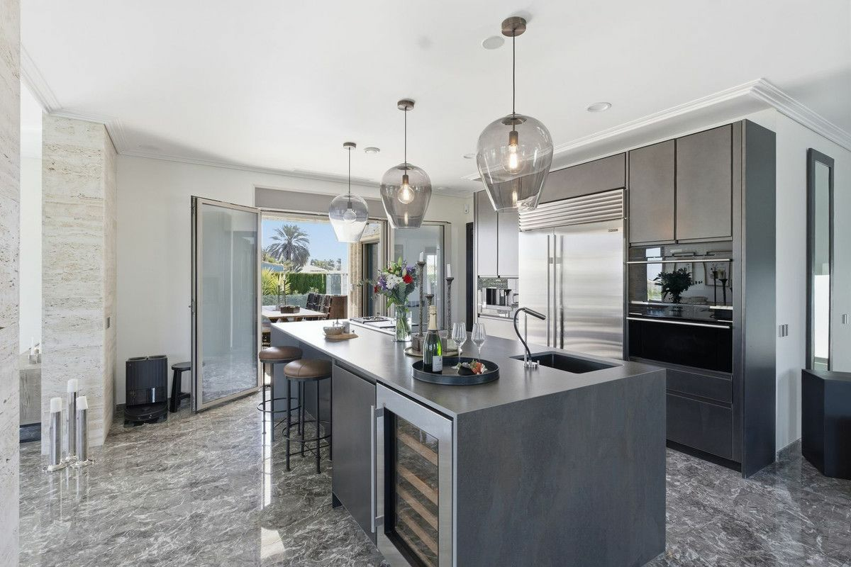 6-bedroom Villa In Orihuela Costa, Spain (442 M²)