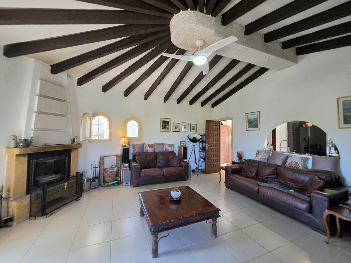 5-bedroom Villa In Algorfa, Spain (217 M²)