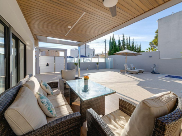 3-bedroom Villa In Orihuela Costa, Spain (461 M²)