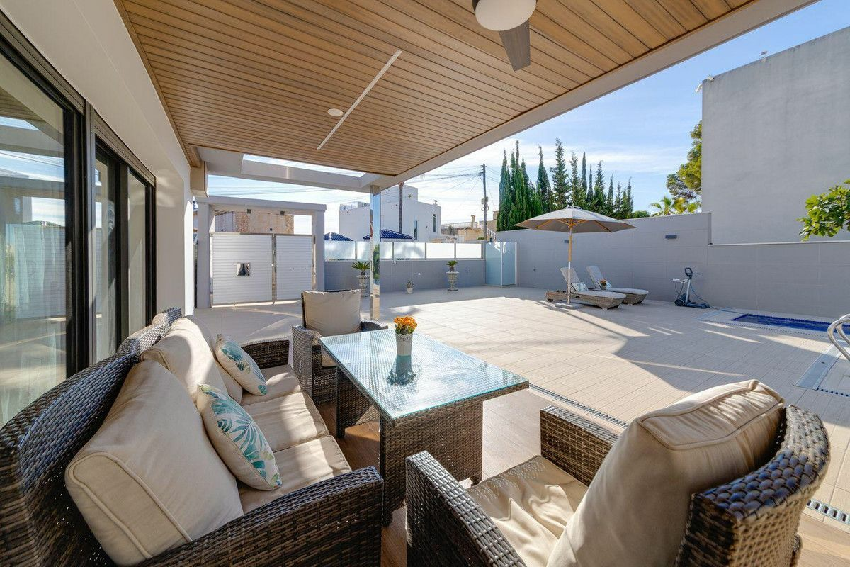 3-bedroom Villa In Orihuela Costa, Spain (461 M²)