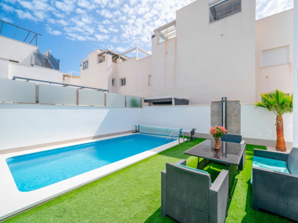 5-bedroom Villa In Torrevieja, Spain (194 M²)