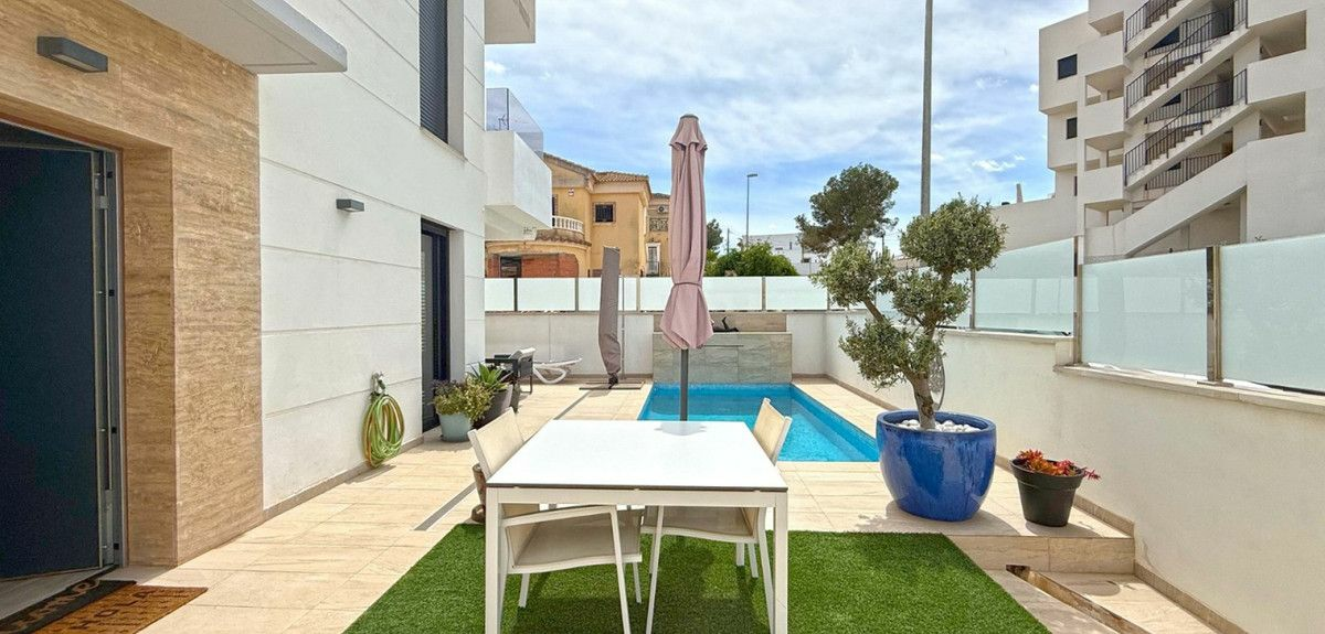 3-bedroom Villa In Orihuela Costa, Spain (190 M²)