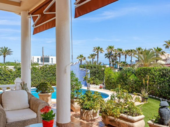6-bedroom Villa In Torrevieja, Spain (500 M²)