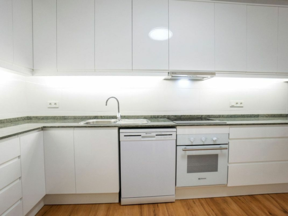 2-bedroom Apartment In Torrevieja, Spain (201 M²)