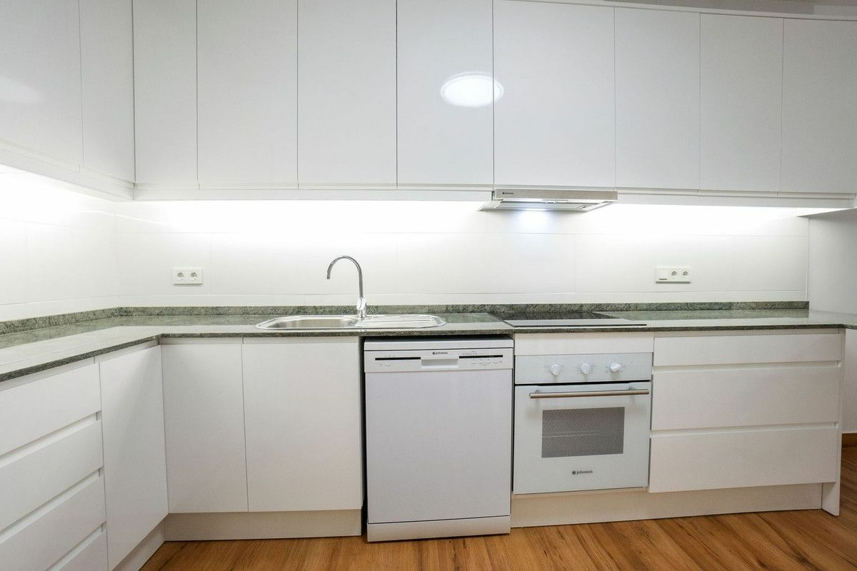 2-bedroom Apartment In Torrevieja, Spain (201 M²)