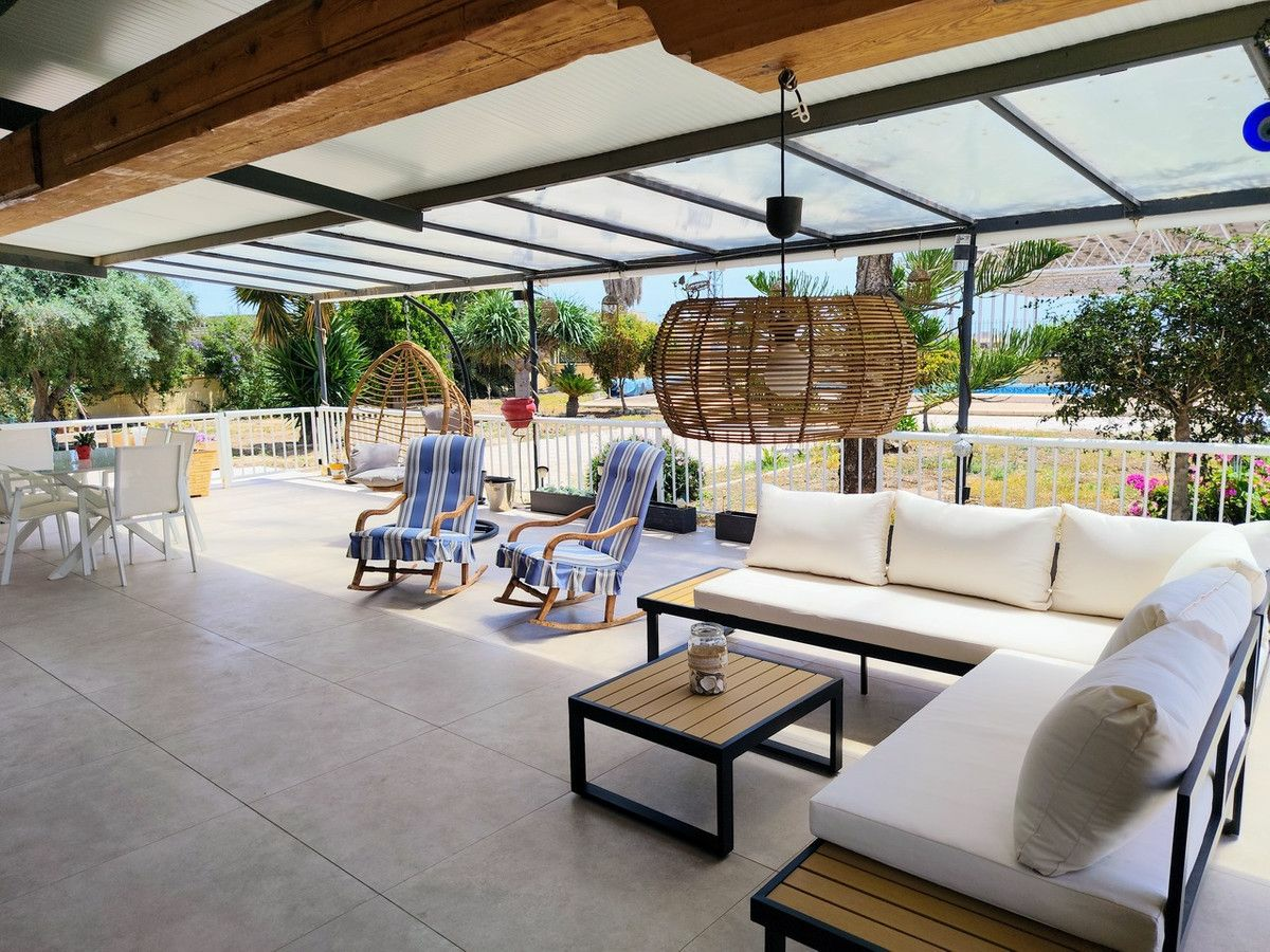 6-bedroom Villa In Los Montesinos, Spain (347 M²)