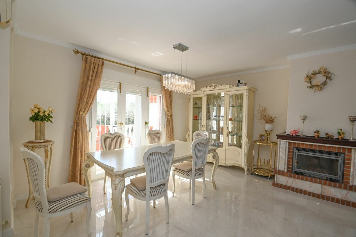 4-bedroom Villa In Torrevieja, Spain (234 M²)