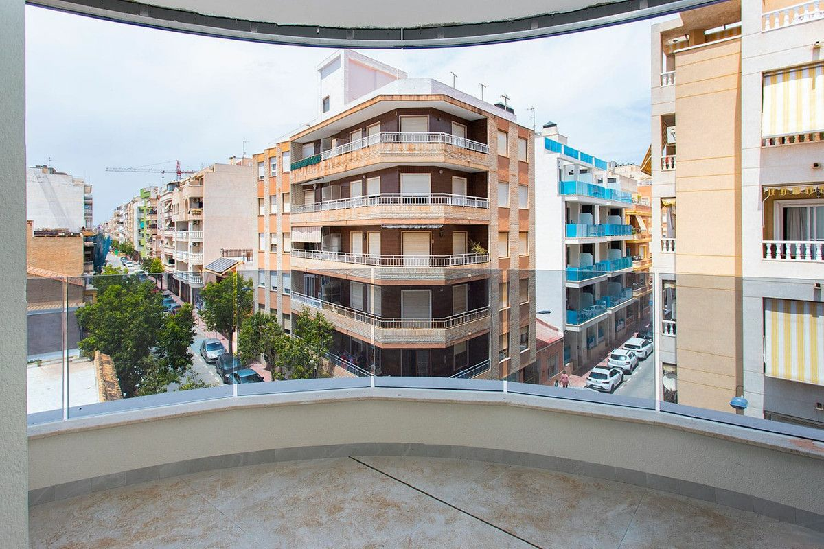 2-bedroom Apartment In Torrevieja, Spain (88 M²)
