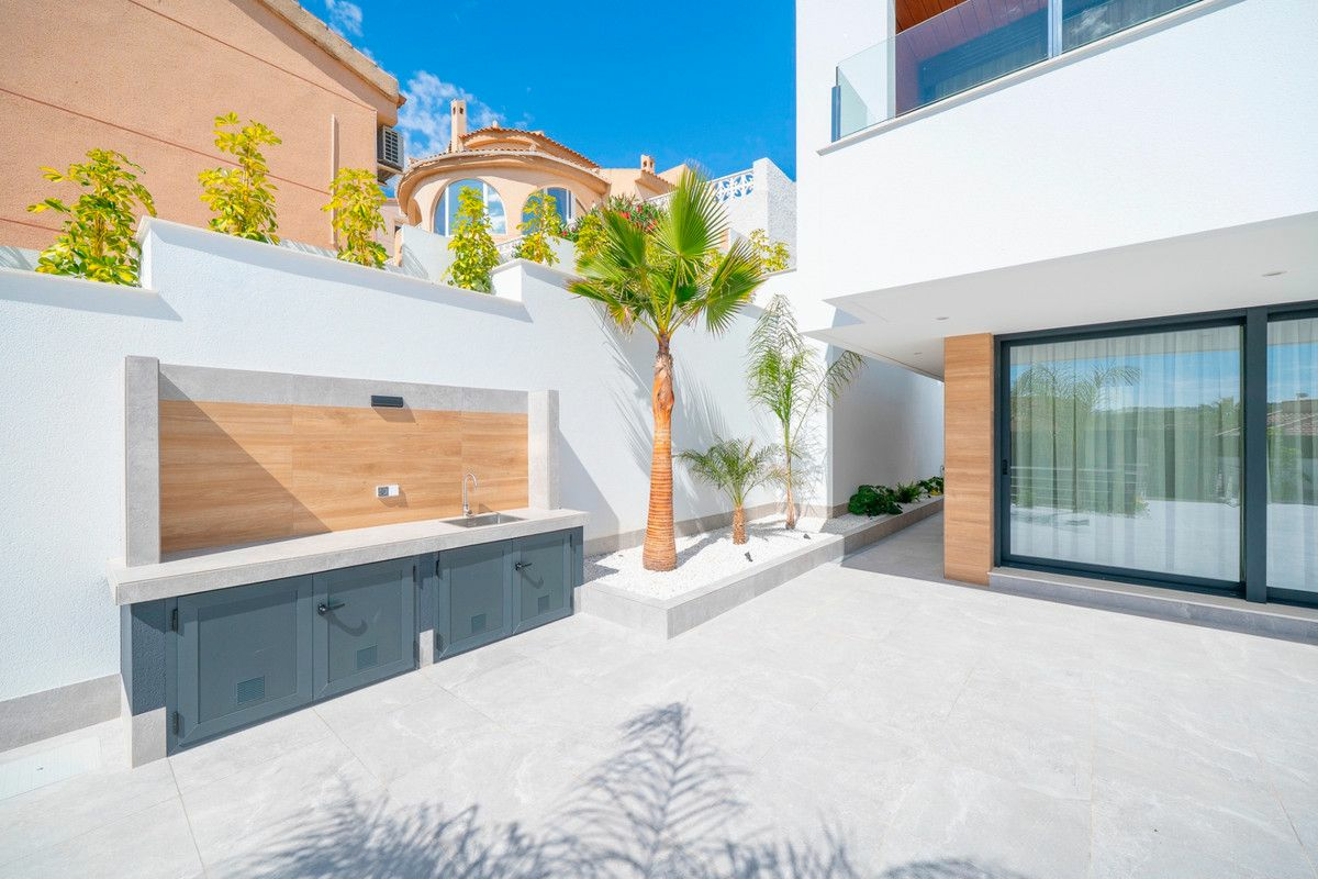 4-bedroom Villa In Rojales, Spain (203 M²)