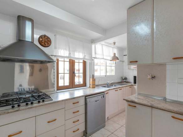 4-bedroom Apartment In Torrevieja, Spain (160 M²)