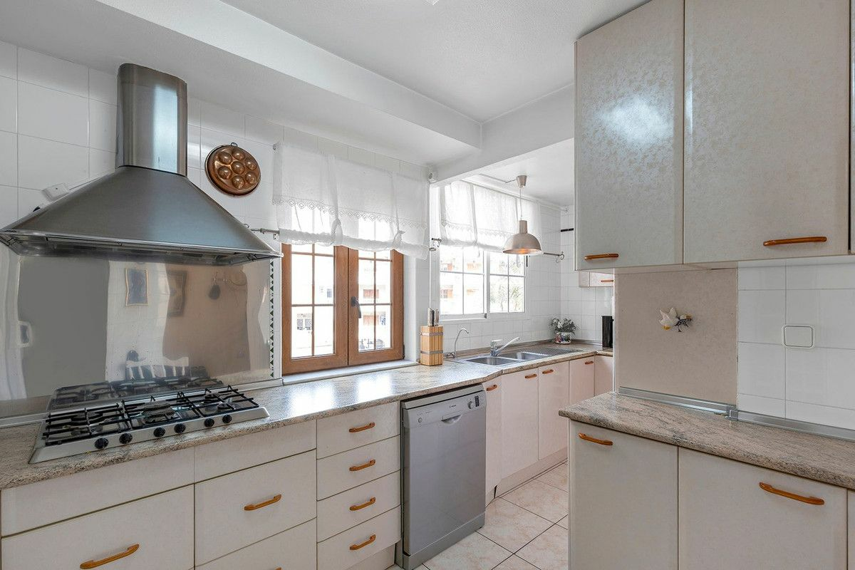 4-bedroom Apartment In Torrevieja, Spain (160 M²)
