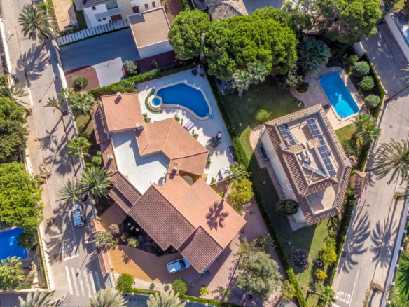 3-bedroom Villa In Cabo Roig, Spain (340 M²)