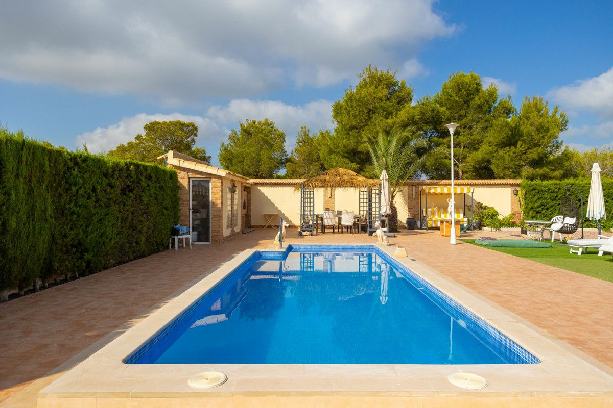 4-bedroom Villa In Orihuela Costa, Spain (271 M²)