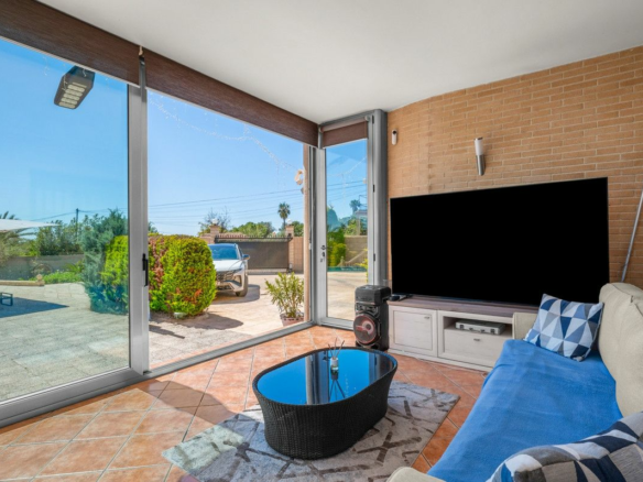 5-bedroom Country House In Crevillent, Spain (181 M²)