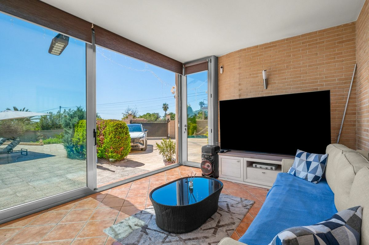 5-bedroom Country House In Crevillent, Spain (181 M²)