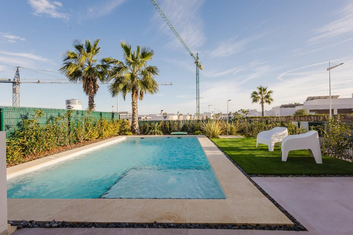 4-bedroom Villa In Algorfa, Spain (362 M²)