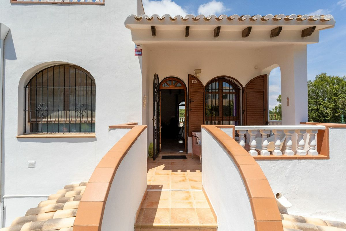 4-bedroom Villa In Orihuela Costa, Spain (150 M²)