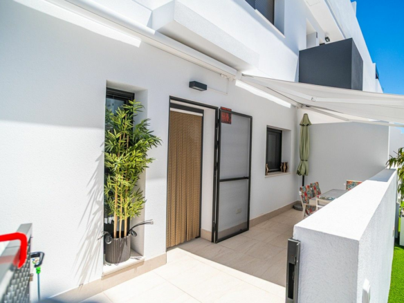 3-bedroom Apartment In Torrevieja, Spain (138 M²)