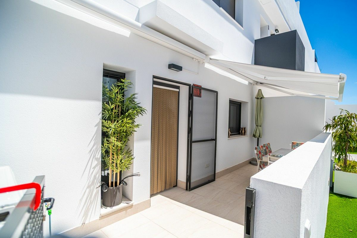3-bedroom Apartment In Torrevieja, Spain (138 M²)