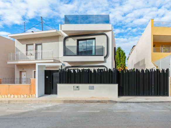 4-bedroom Villa In Pilar De La Horadada, Spain (121 M²)