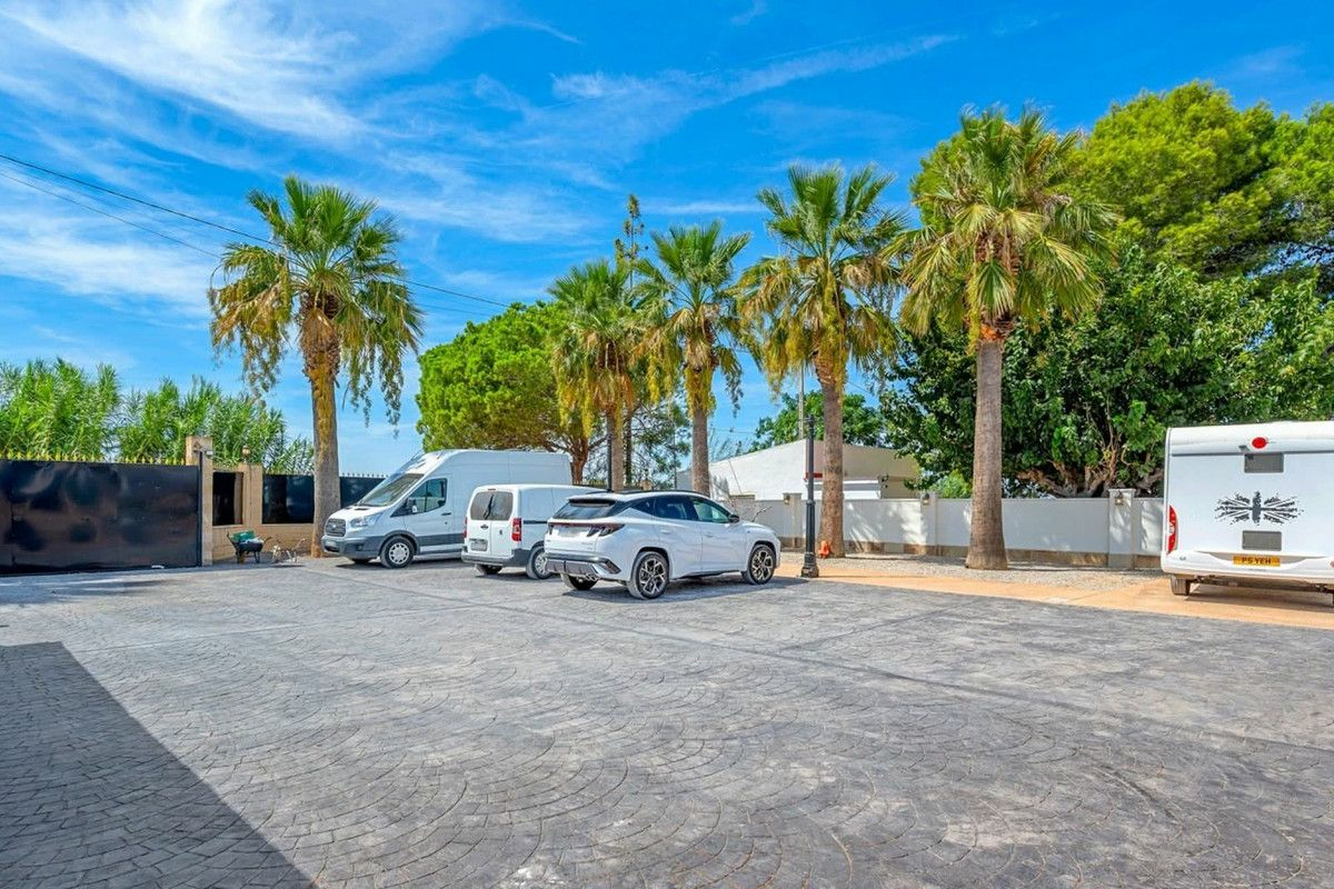 6-bedroom Country House In Almoradi, Spain (300 M²)