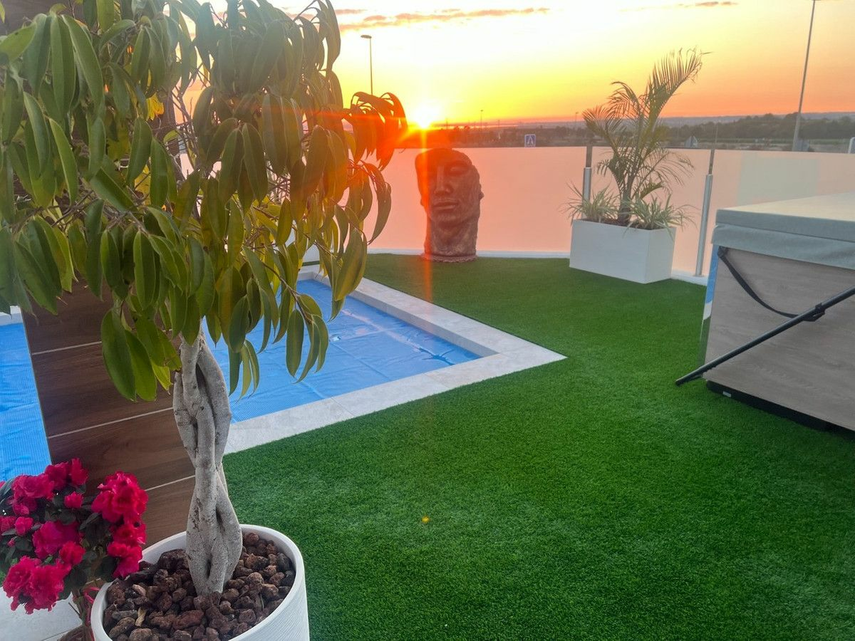 Villa In Los Montesinos