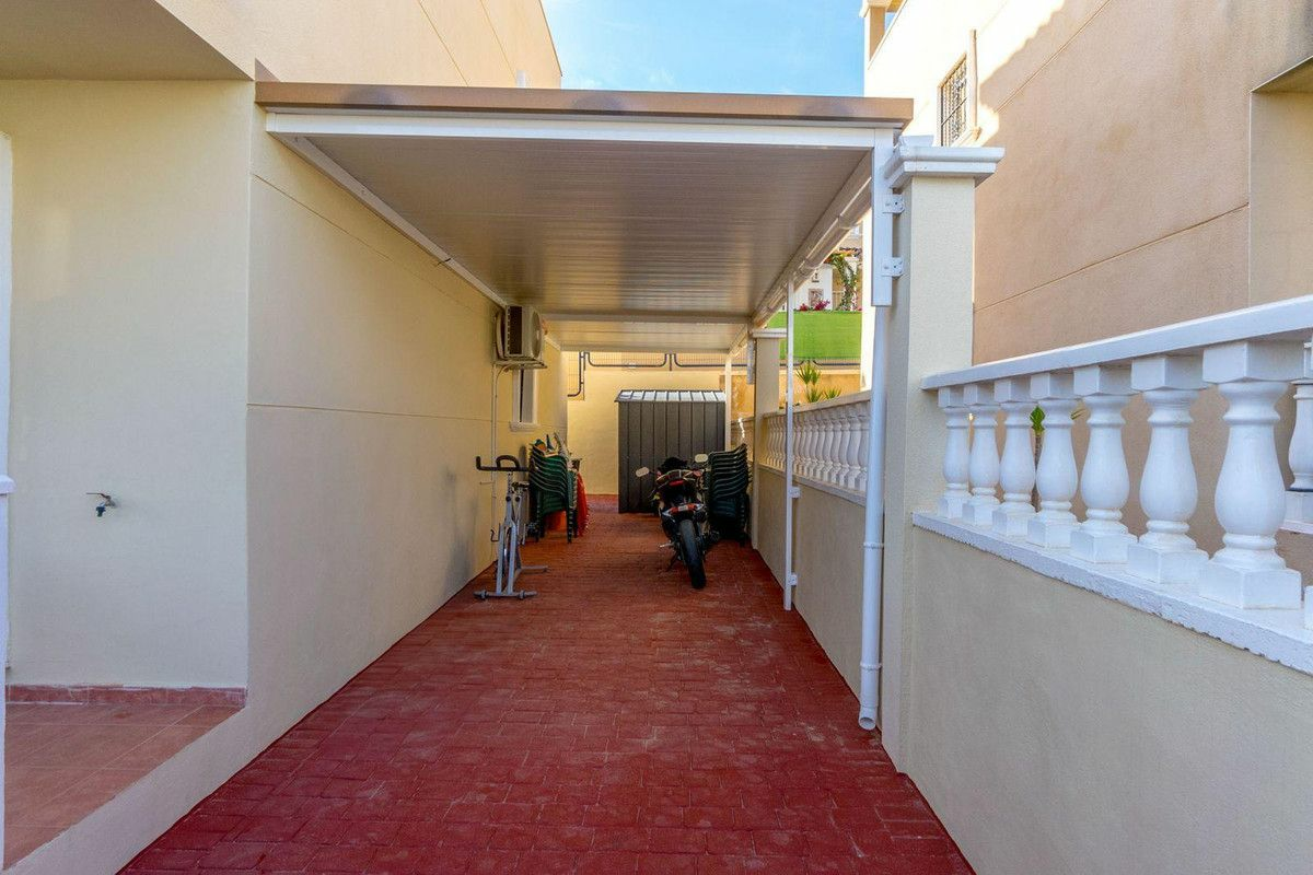 3-bedroom Villa In Torrevieja, Spain (105 M²)