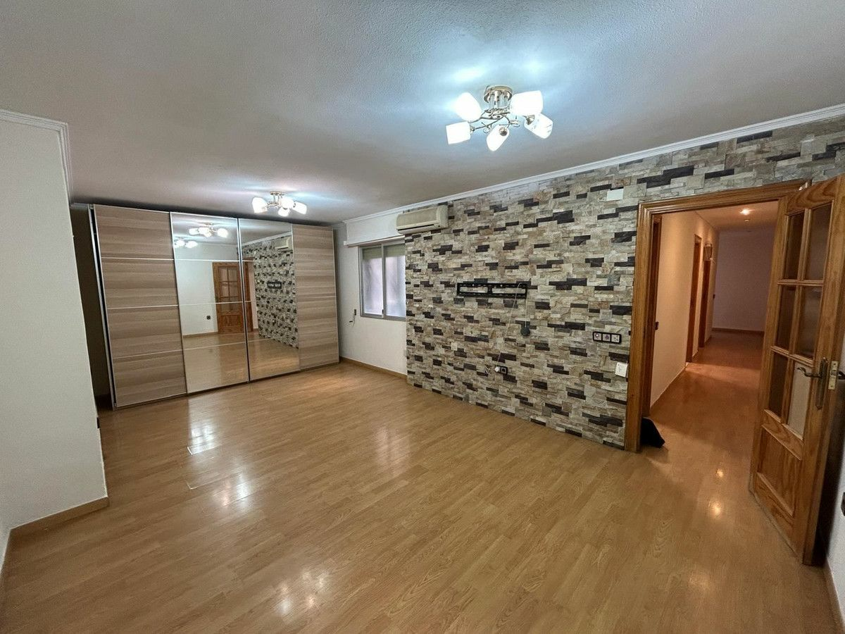 3-bedroom Apartment In Alicante, Spain (89 M²)