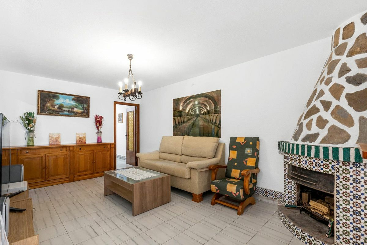 3-bedroom Villa In Torrevieja, Spain (77 M²)