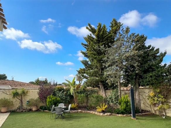 7-bedroom Villa In Orihuela Costa, Spain (450 M²)