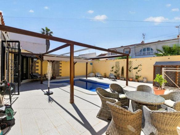 3-bedroom Villa In Torrevieja, Spain (130 M²)